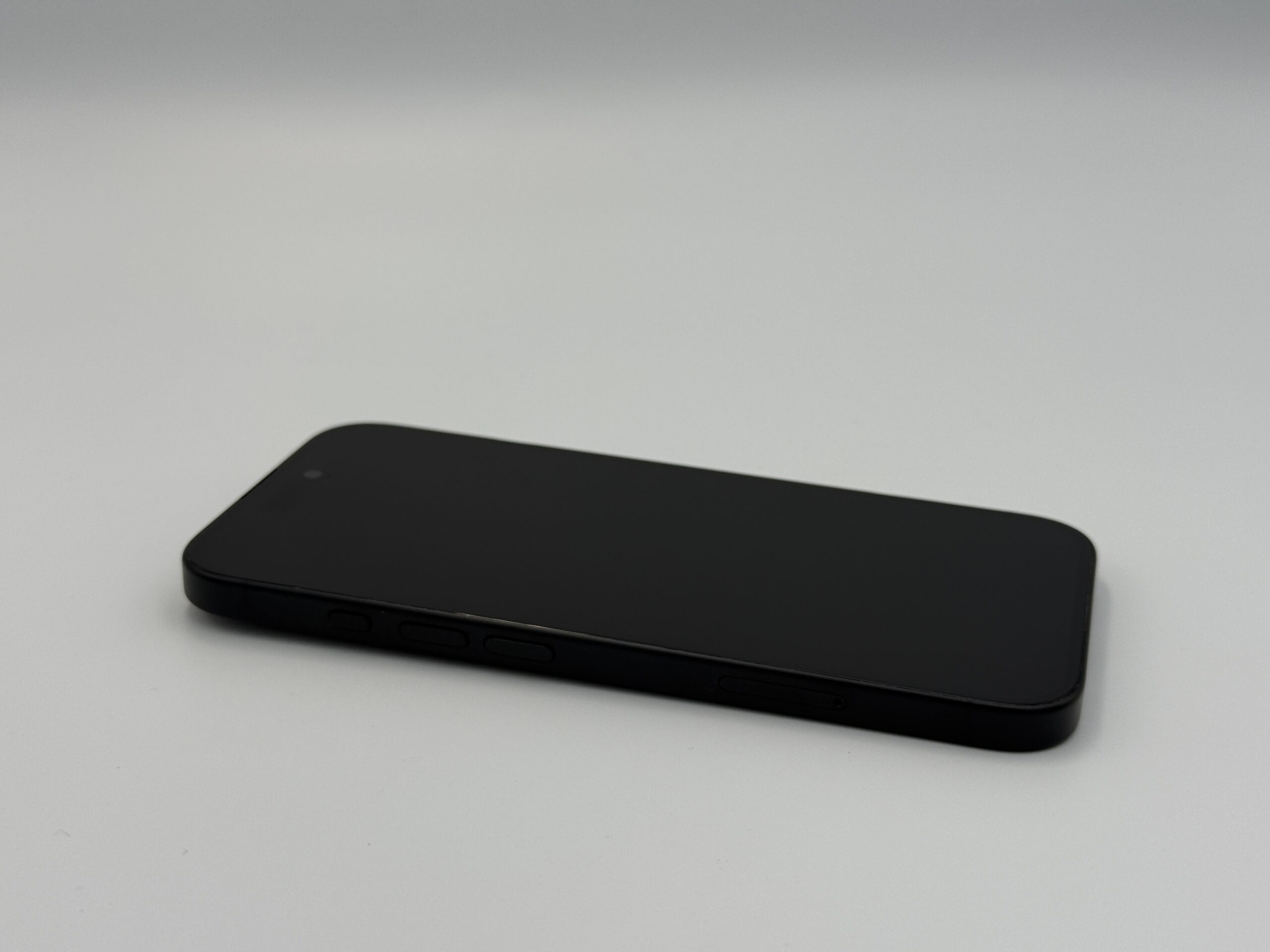 Smartfon Apple iPhone 16 128 GB czarny BAT 89% - obrazek 3