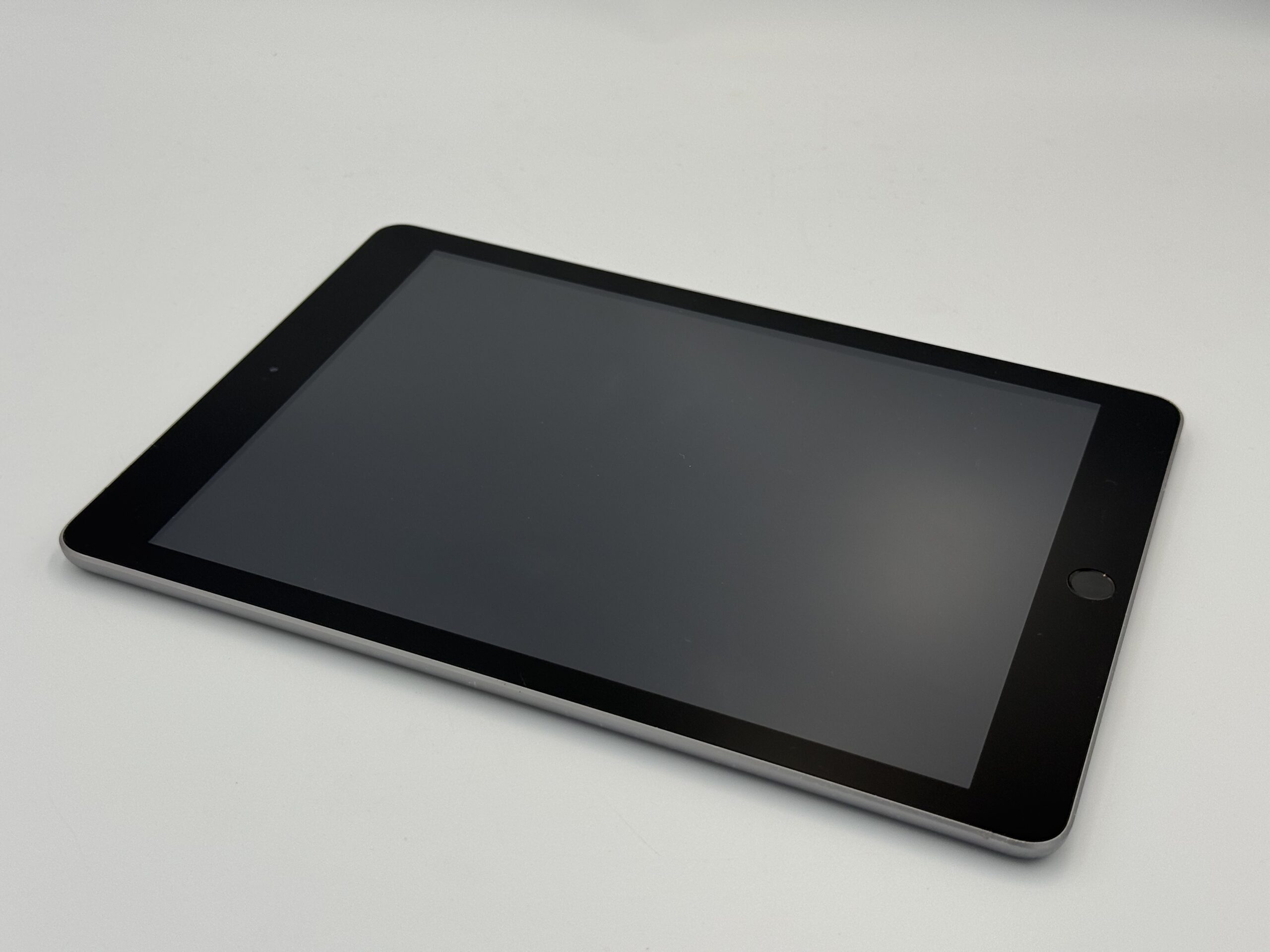 Apple iPad 5 gen. 32 GB szary Wi-Fi - obrazek 3