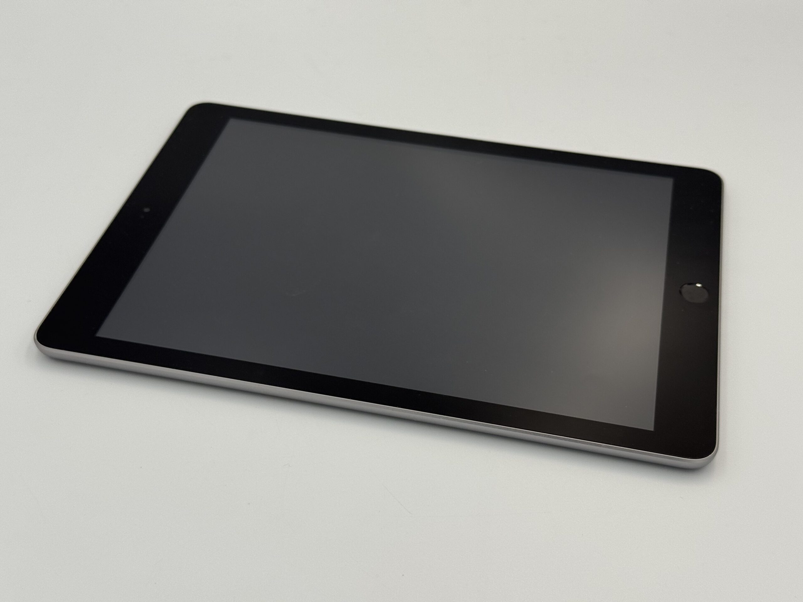 Apple iPad 5 gen. 32 GB szary Wi-Fi - obrazek 3