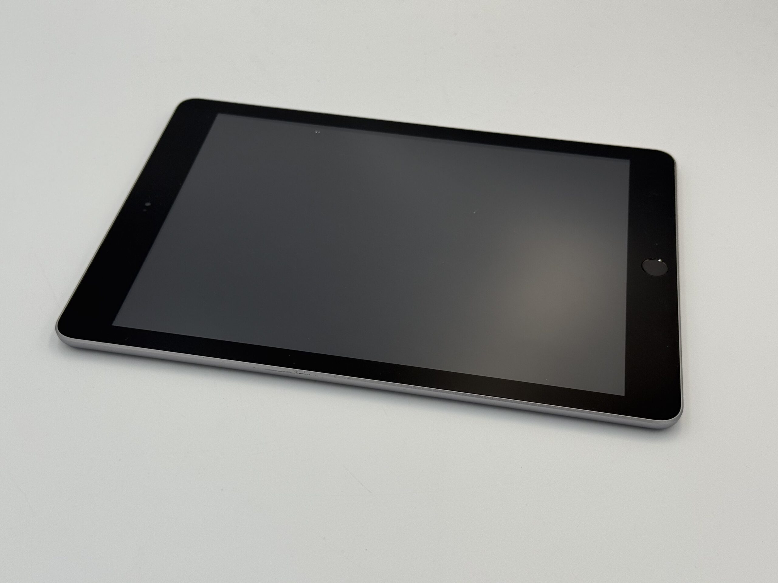 Apple iPad 5 gen. 32 GB szary Wi-Fi - obrazek 2