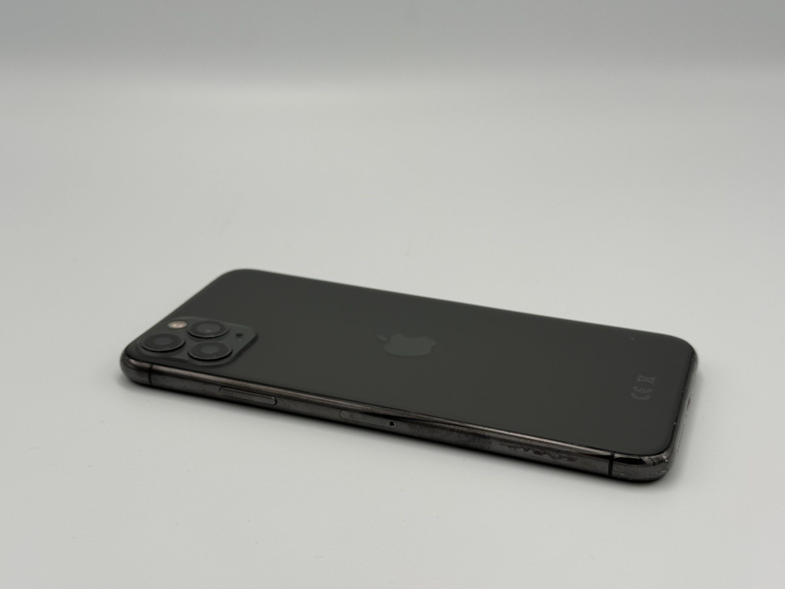 Smartfon Apple iPhone 11 Pro Max 256 GB czarny - obrazek 4