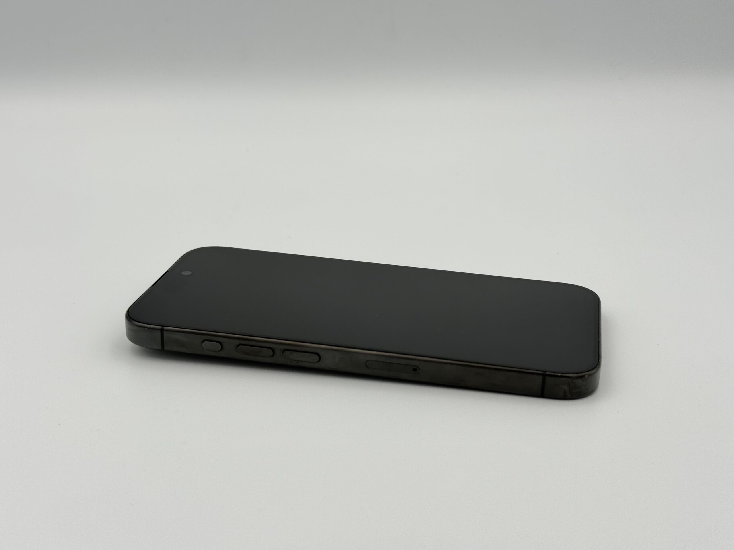 Smartfon Apple iPhone 15 Pro 128GB tytan czarny BAT 100% - obrazek 4