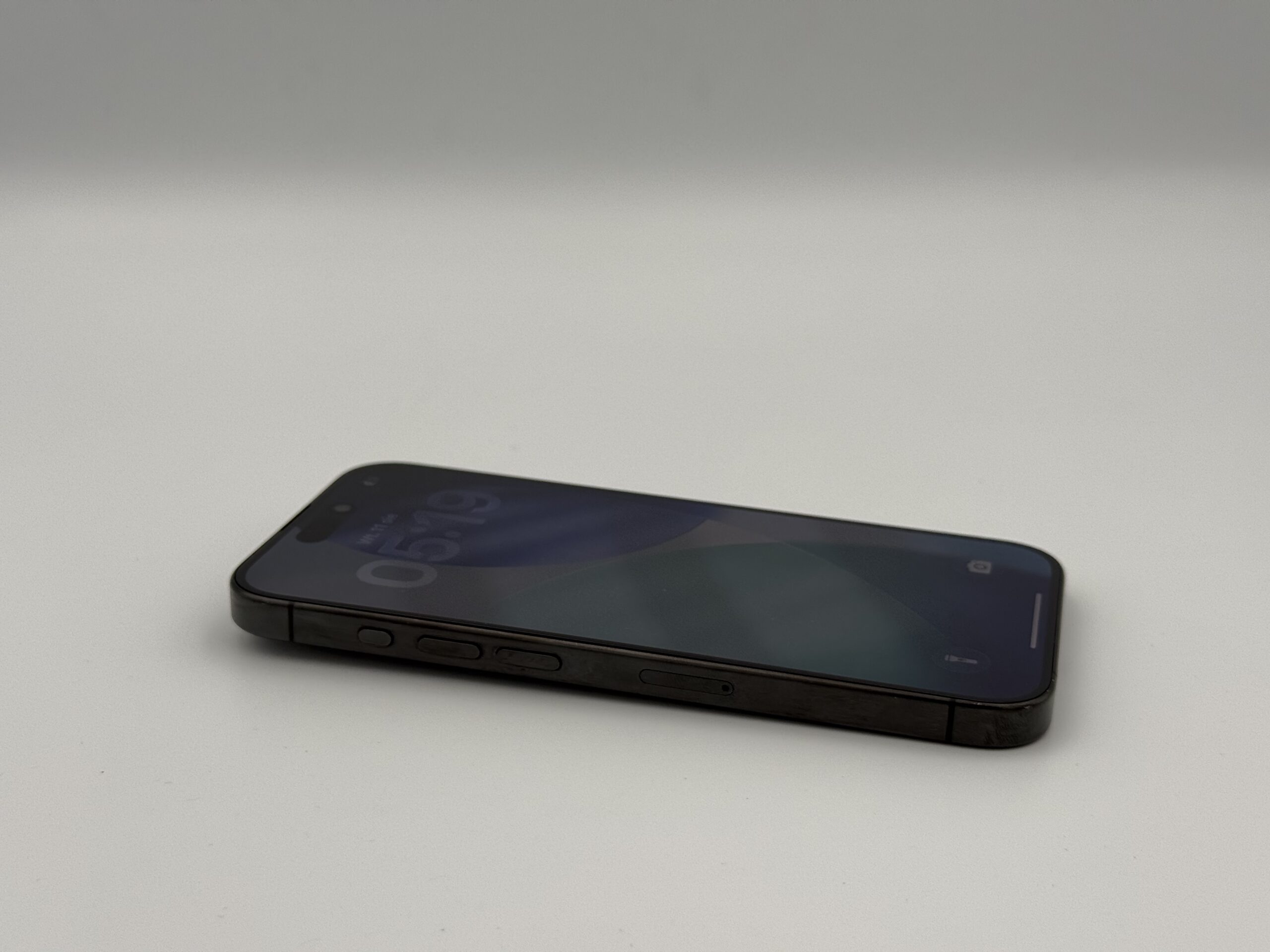 Smartfon Apple iPhone 15 Pro 128GB tytan czarny BAT 100% - obrazek 2