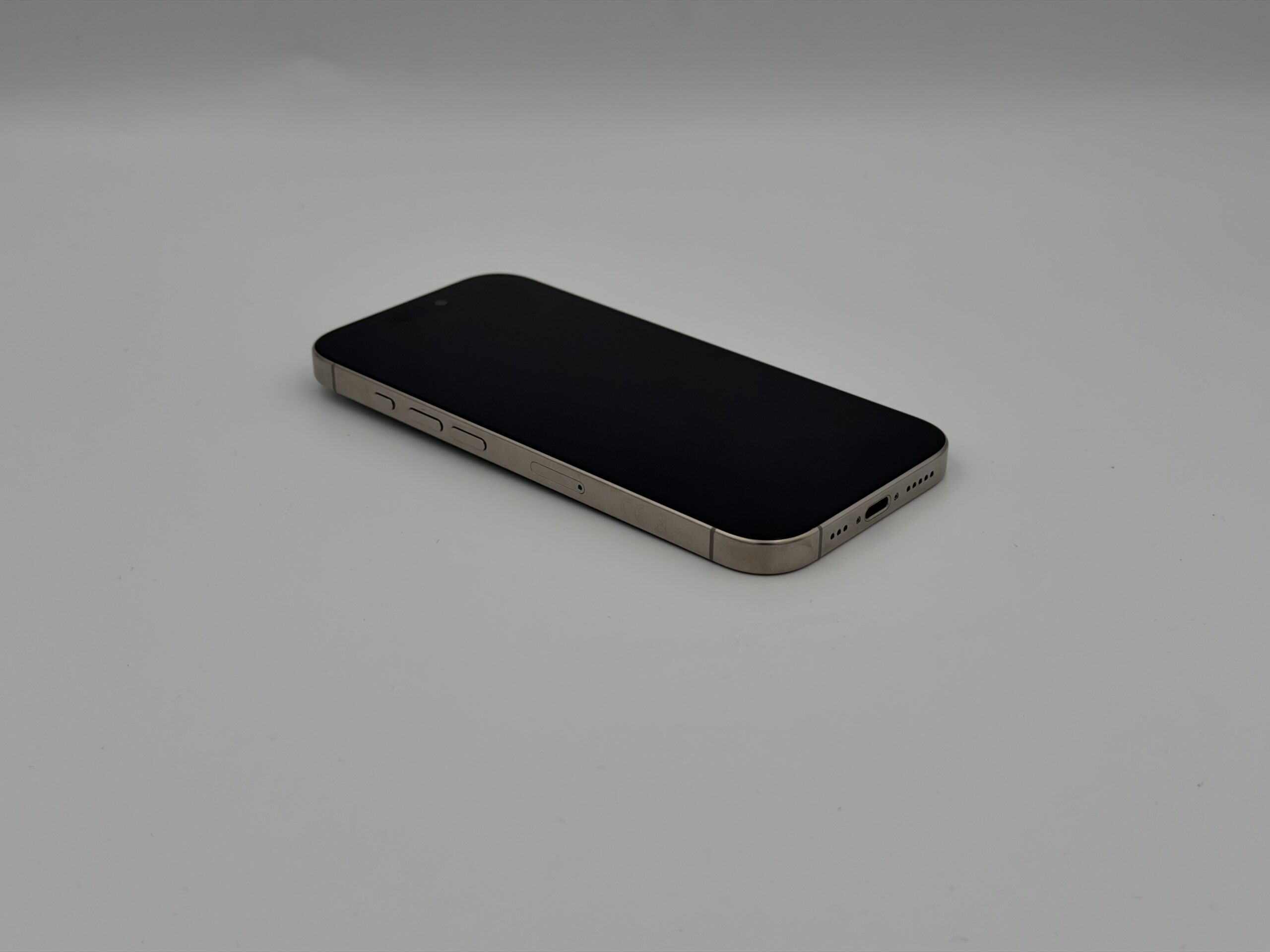 Smartfon Apple iPhone 16 Pro 256 GB naturalny tytan BAT 94%