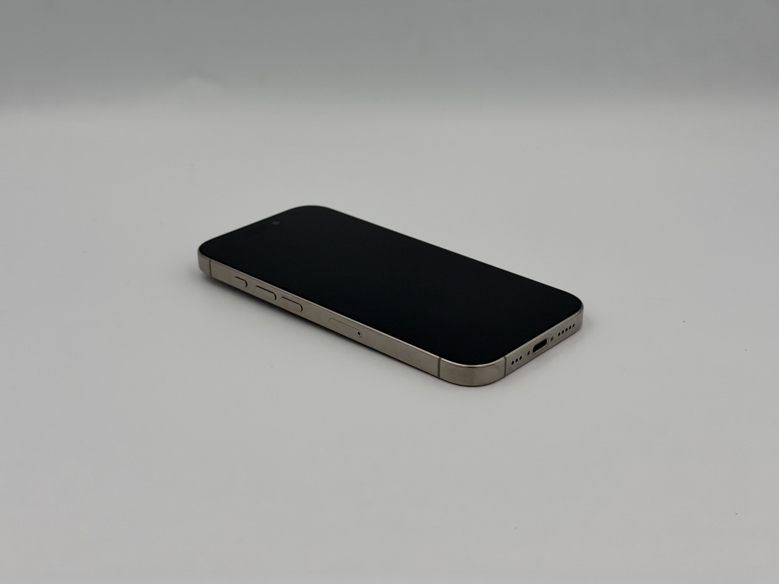 Smartfon Apple iPhone 16 Pro 256 GB naturalny tytan BAT 94%