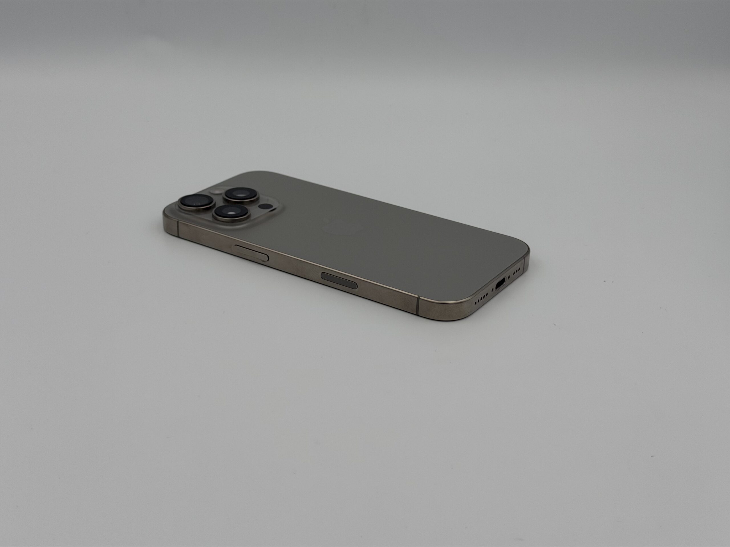 Smartfon Apple iPhone 16 Pro 256 GB naturalny tytan BAT 94%