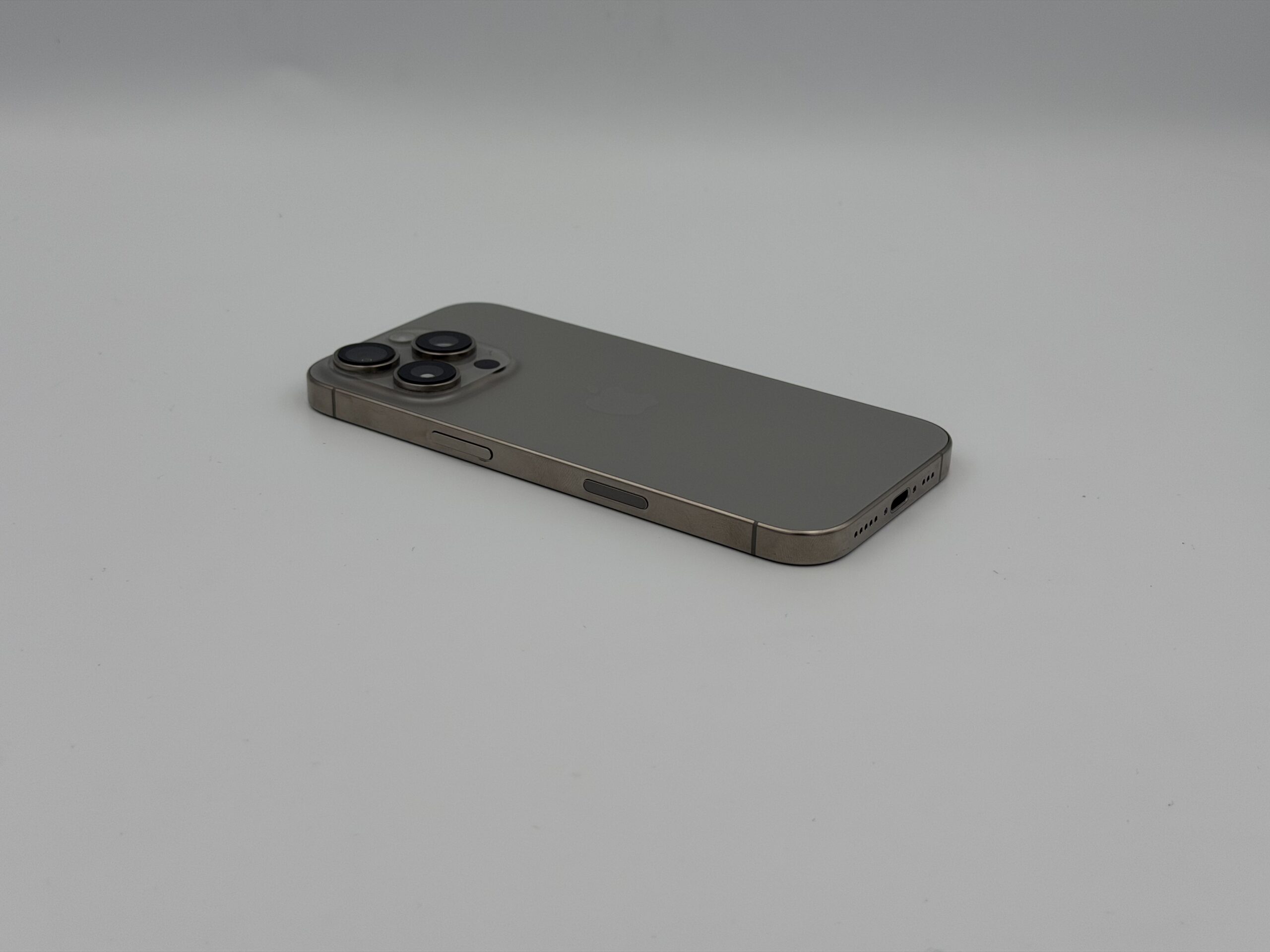 Smartfon Apple iPhone 16 Pro 256 GB naturalny tytan BAT 94%