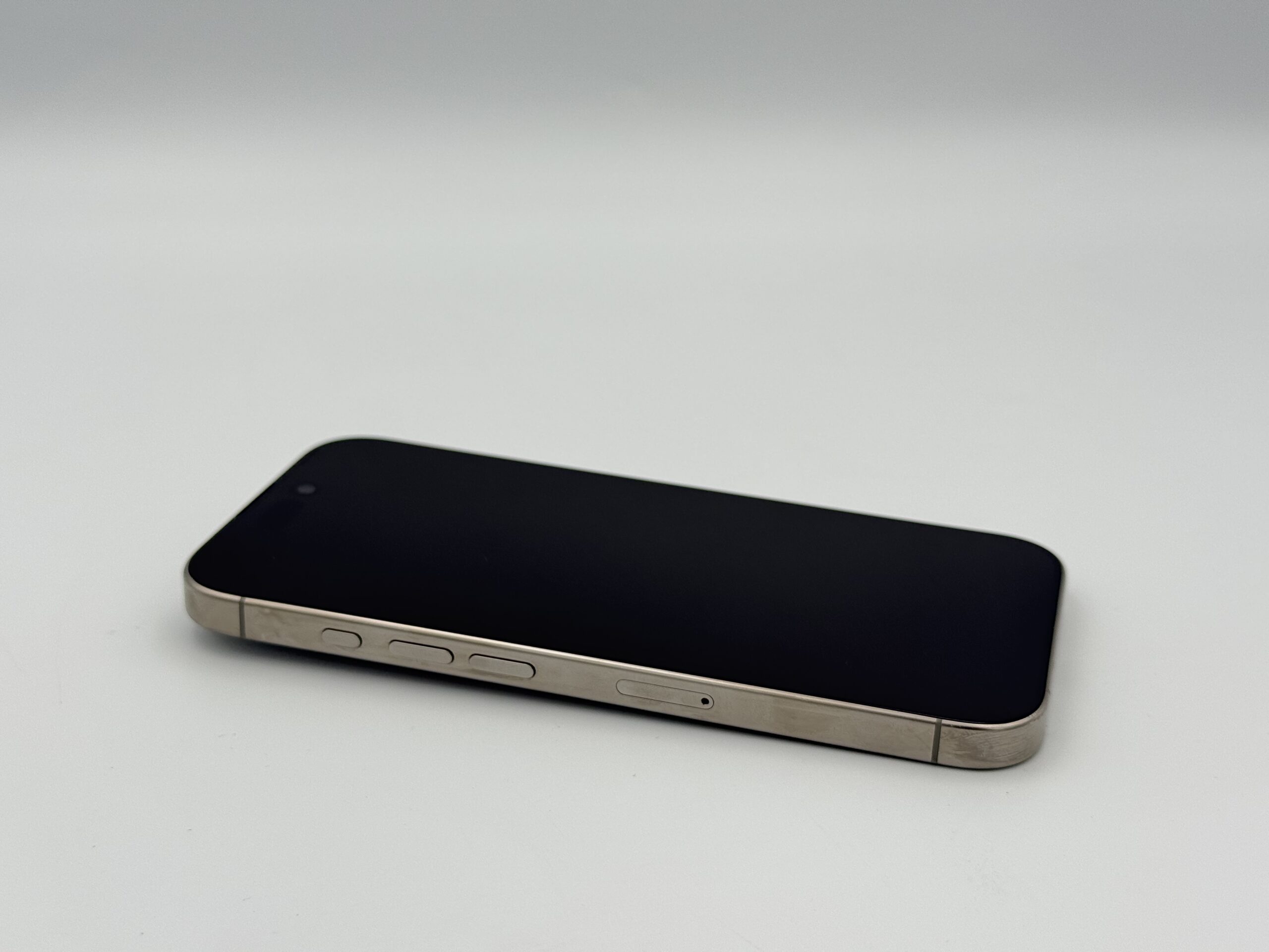Smartfon Apple iPhone 16 Pro 256 GB naturalny tytan BAT 100%