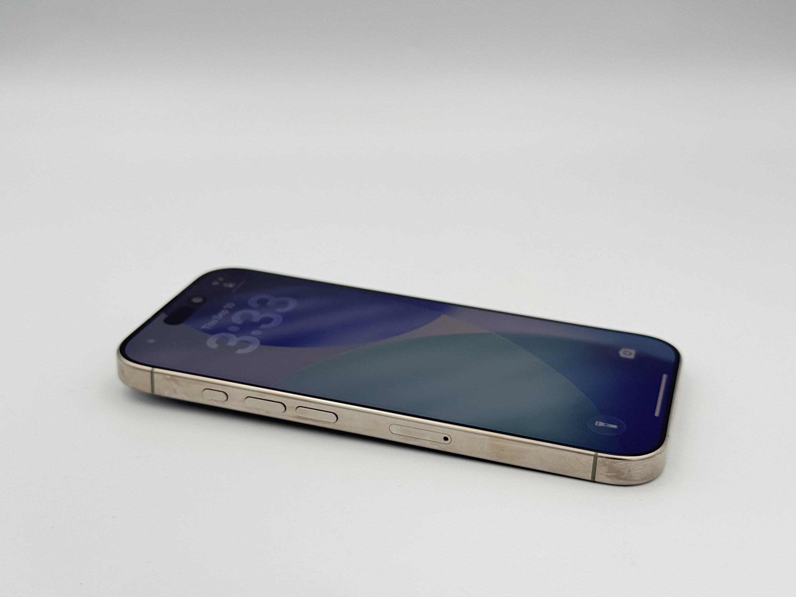 Smartfon Apple iPhone 16 Pro 256 GB naturalny tytan BAT 100%
